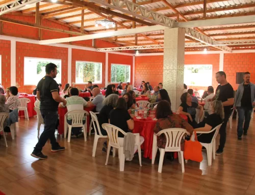 Sinduepg organiza almoço em comemoração ao Dia do Professor